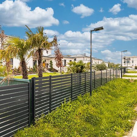 King Size Bed - Free Private Parking - Garden & Terrace - 14Min From Disneyland Ferrières-en-Brie Dış mekan fotoğraf